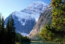 开云体育在线-巴萨险胜皇马，内马尔扑点救主英超