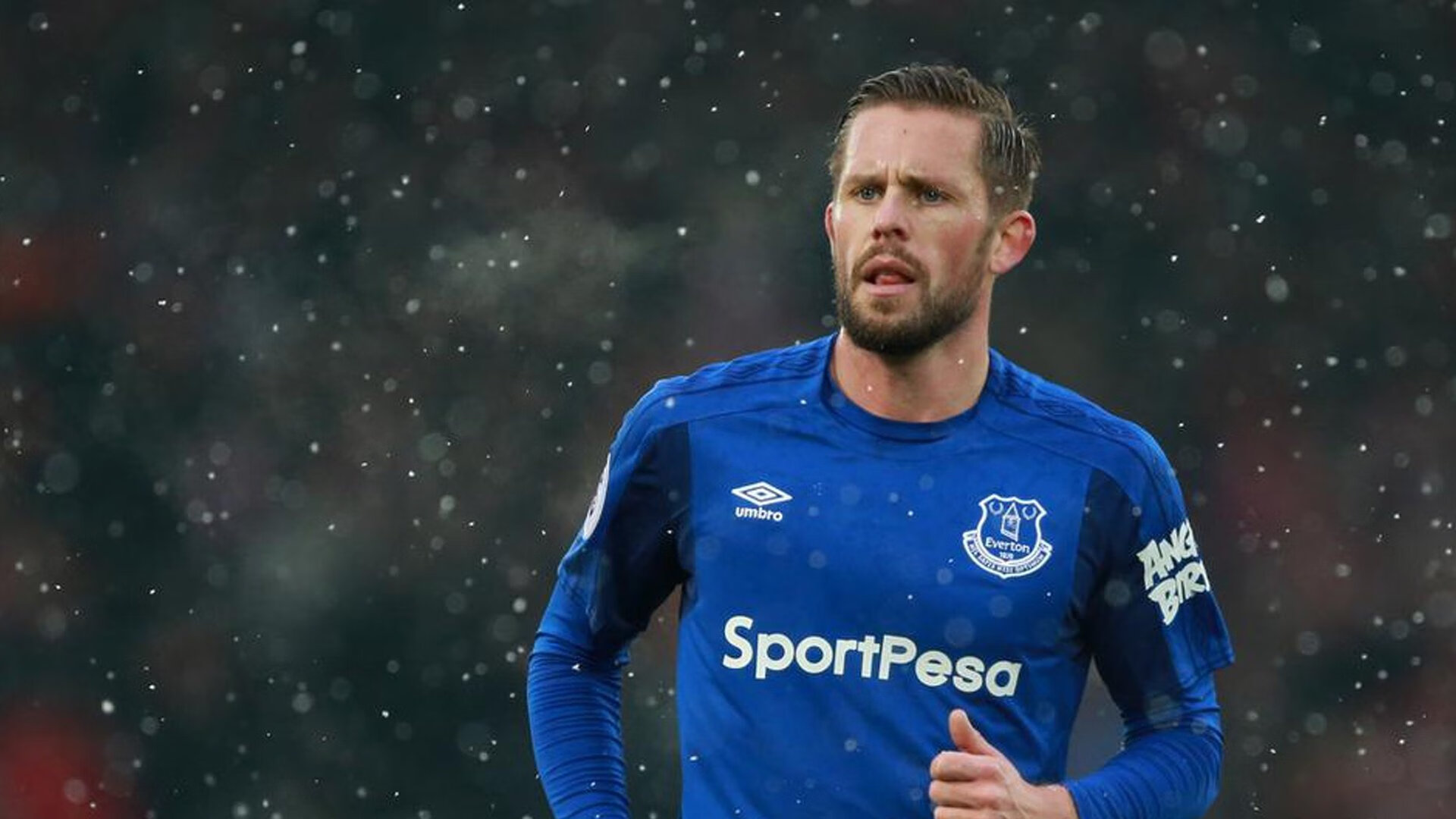 从喀麦隆的强行终结到库尔图瓦的时空接管—足球世界中的唯一性瞬间如何定义传奇